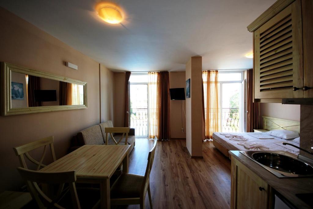 Menada Dawn Park Apartment Pantai Sunny Ruang foto