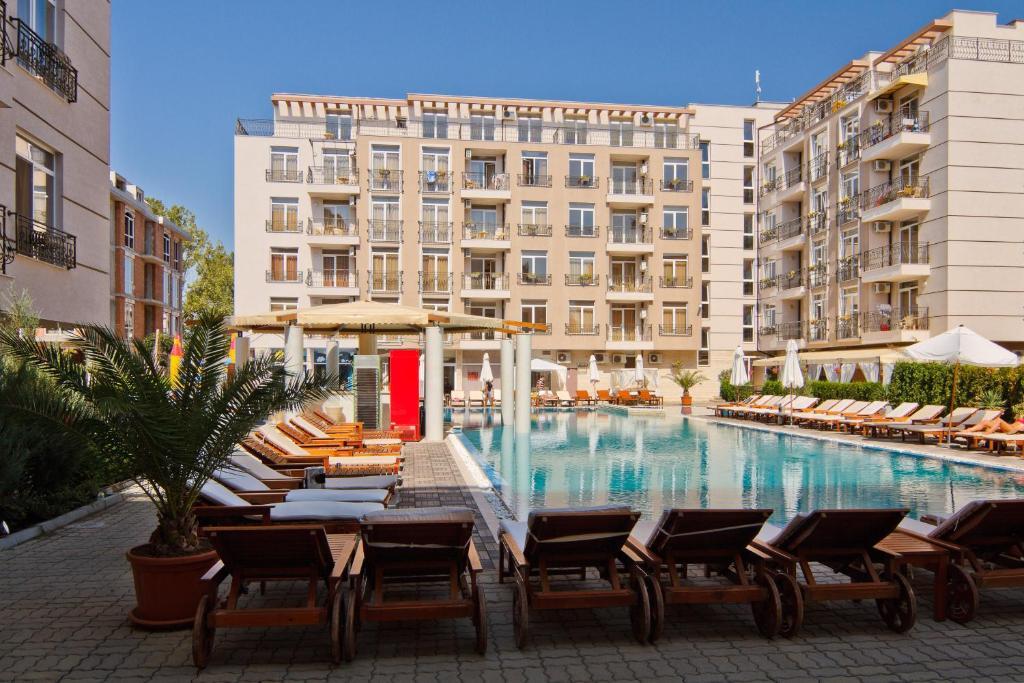 Menada Dawn Park Apartment Pantai Sunny Bagian luar foto
