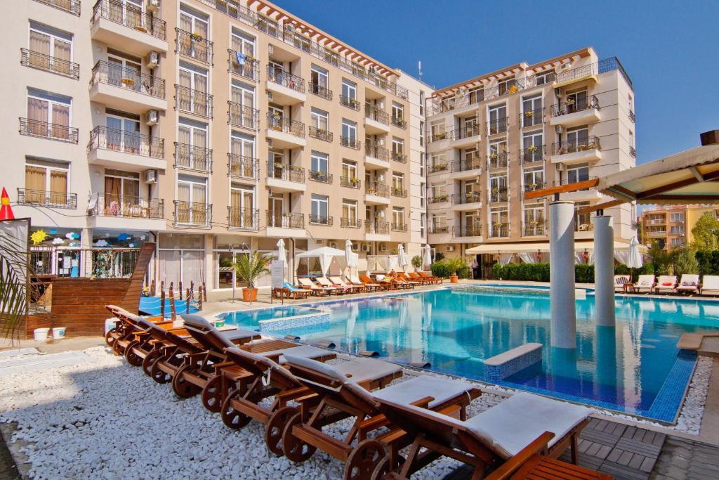 Menada Dawn Park Apartment Pantai Sunny Bagian luar foto