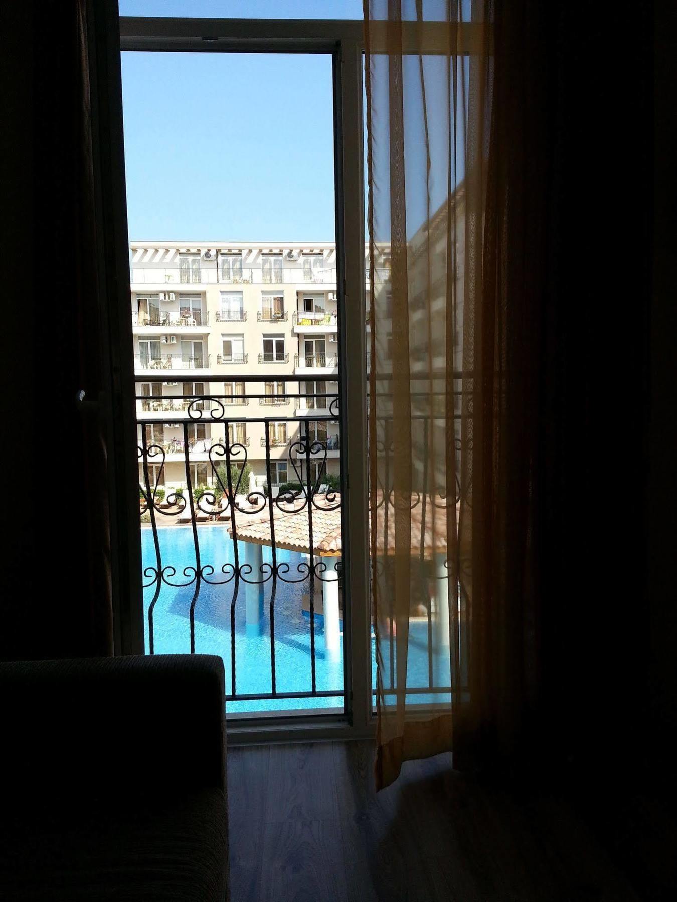 Menada Dawn Park Apartment Pantai Sunny Bagian luar foto