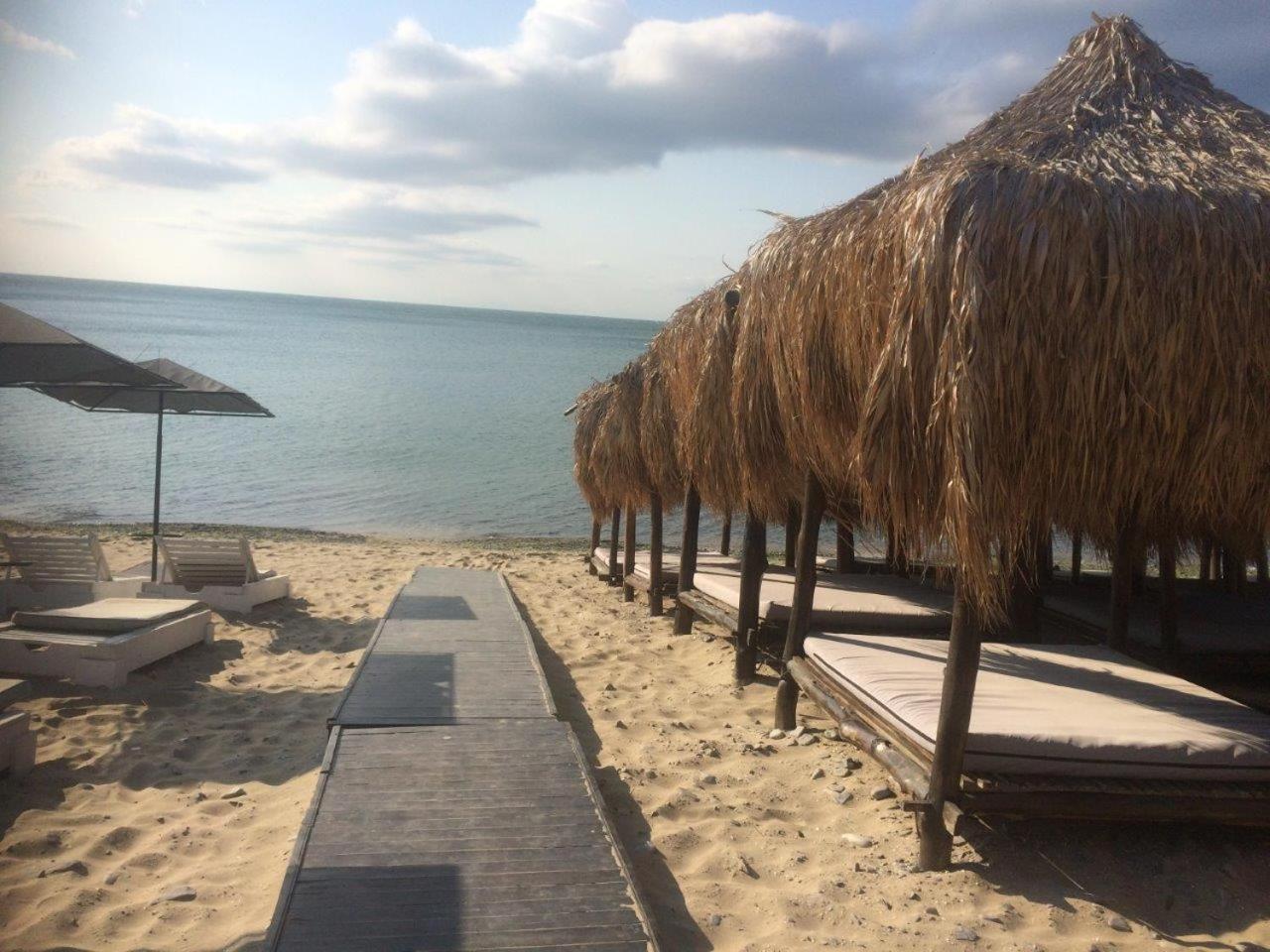 Menada Dawn Park Apartment Pantai Sunny Bagian luar foto